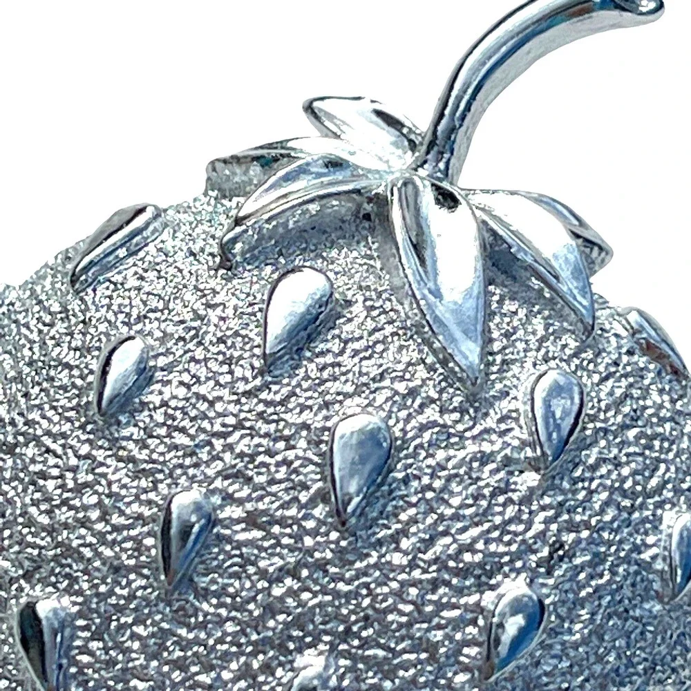 Bright Vintage‎ Signed Sarah Coventry Sparkling Silver Toned Strawberry Brooch
